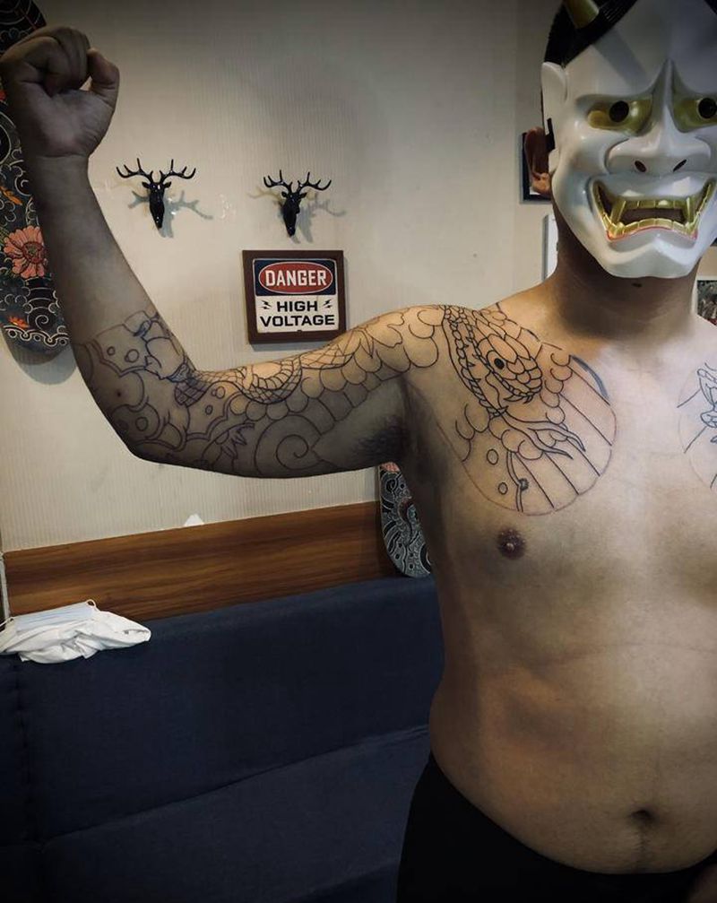 七分对甲。龙蛇纹身图片_手臂胸部老传统纹身图案