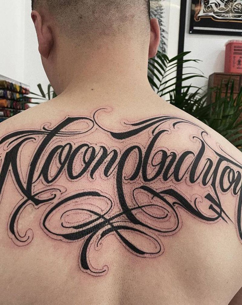 花体字纹身图片_背部花体字纹身图案