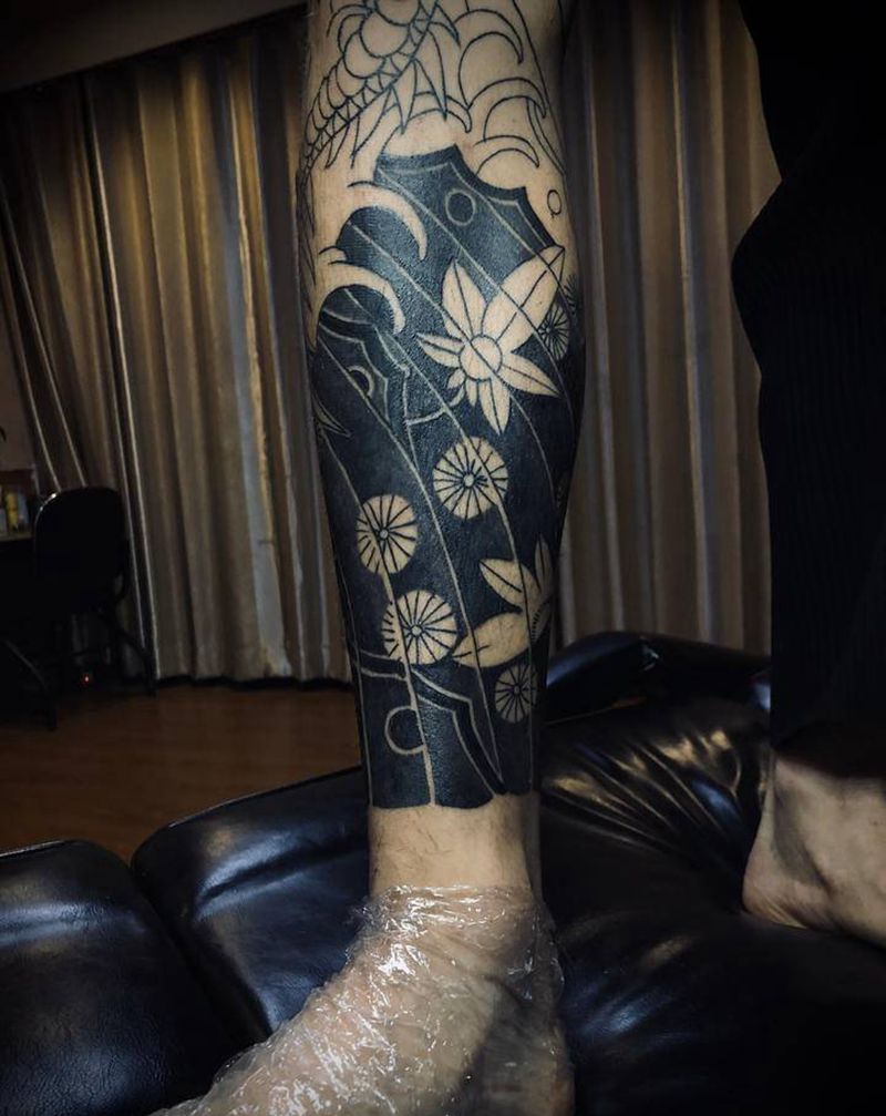 雾纹身图片_腿部老传统纹身图案