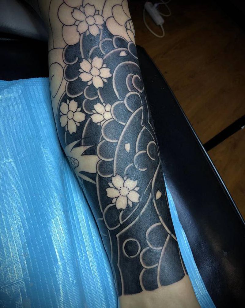 樱花小腿部份部位遮盖纹身图片_腿部老传统纹身图案