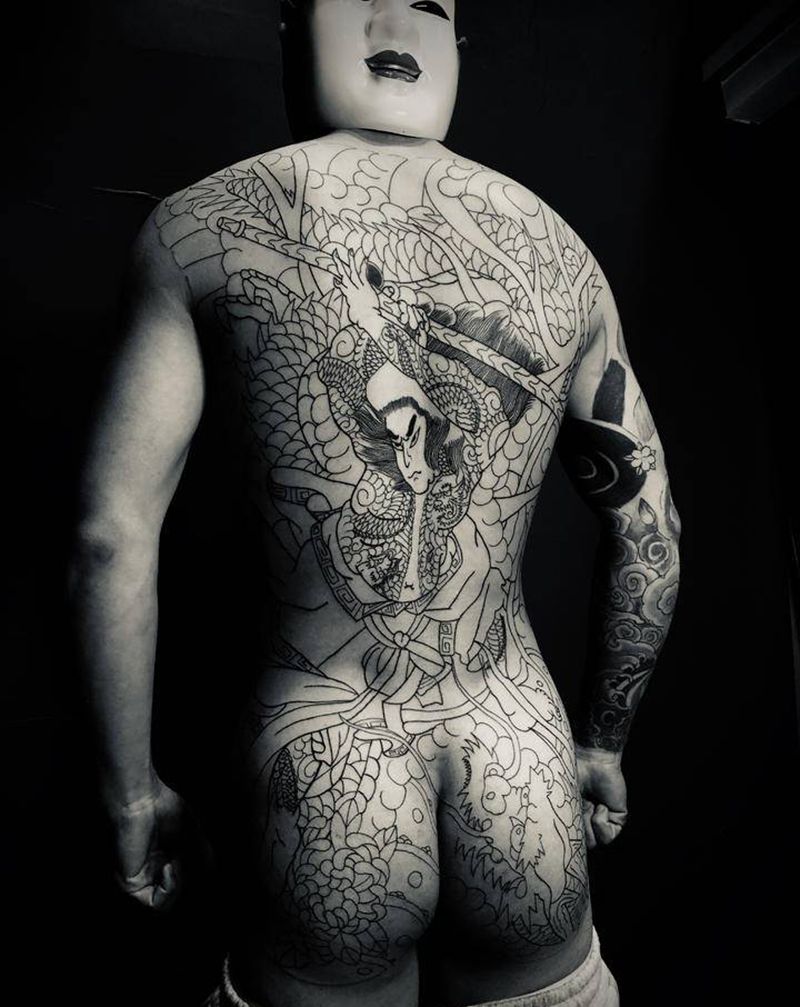 九纹龙纹身图片_背部老传统纹身图案