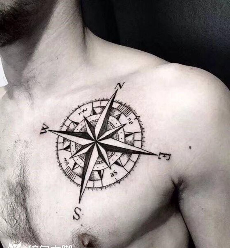 胸口指南针纹身纹身图片_胸部背部点刺几何纹身图案