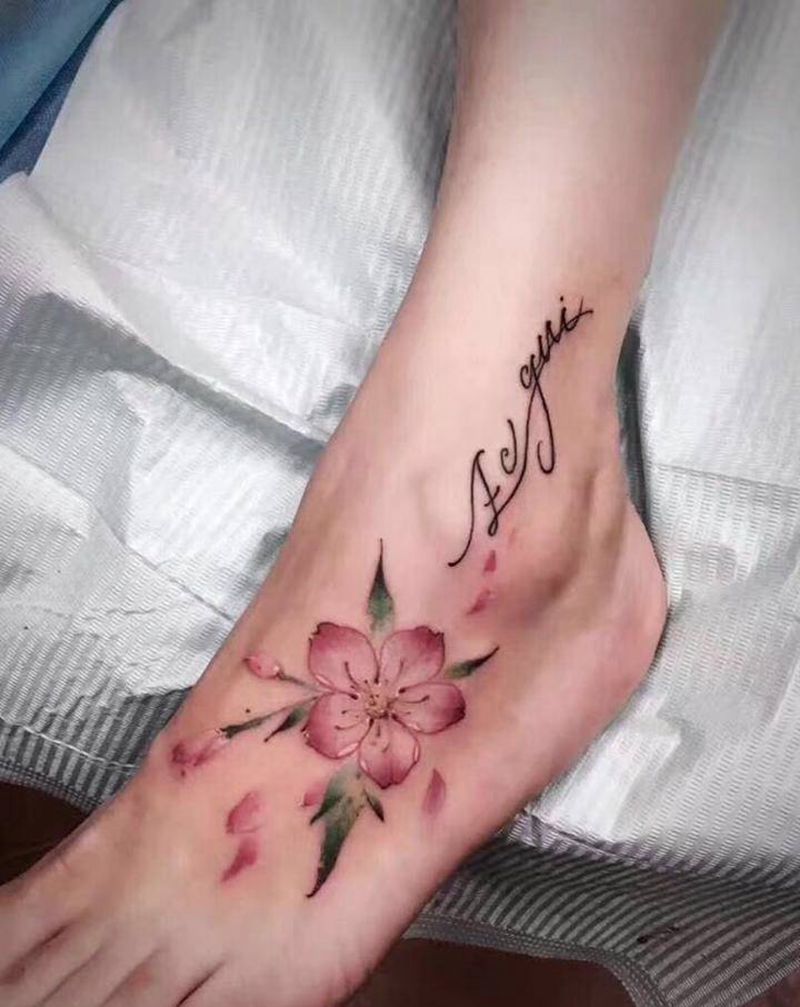 脚背樱花纹身纹身图片_手部脚部新传统水彩纹身图案
