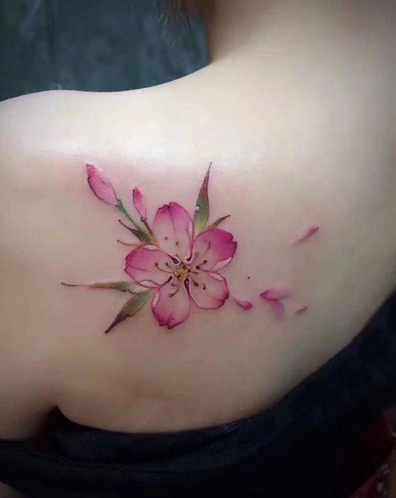 肩部樱花纹身纹身图片_背部水彩水墨纹身图案