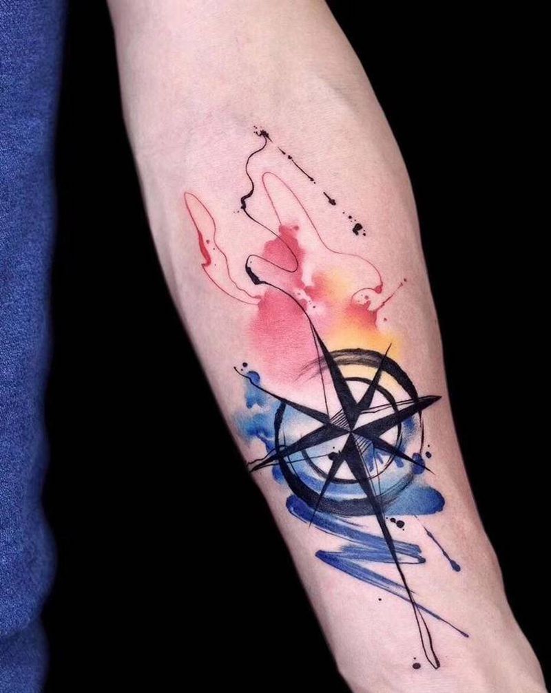 手臂水彩指南针纹身纹身图片_手部腿部水彩水墨纹身图案