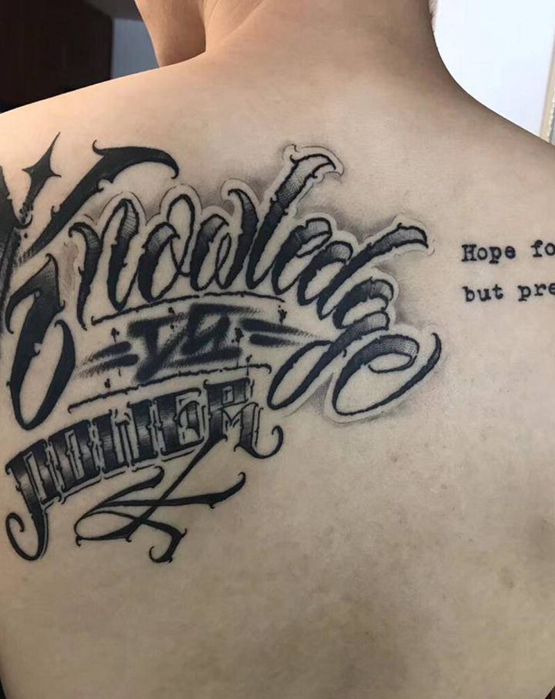 奇卡诺花体字纹身纹身图片_背部胸部花体字图腾纹身图案