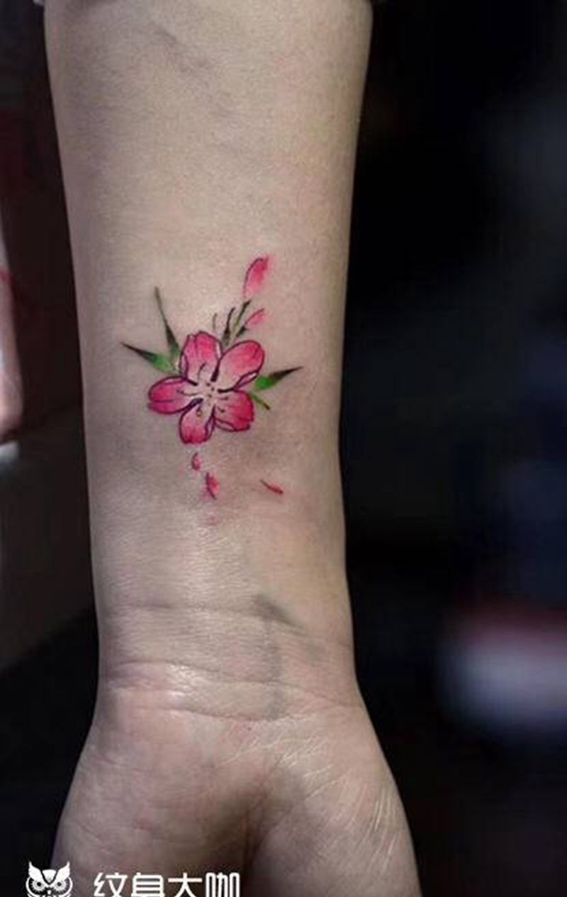 手臂樱花纹身纹身图片_手臂腿部水墨水彩纹身图案