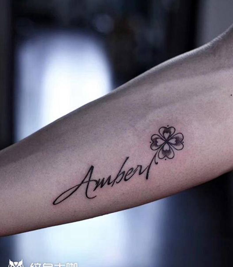 四叶草纹身英文字母纹身图片_手臂Old SchoolNew School纹身图案