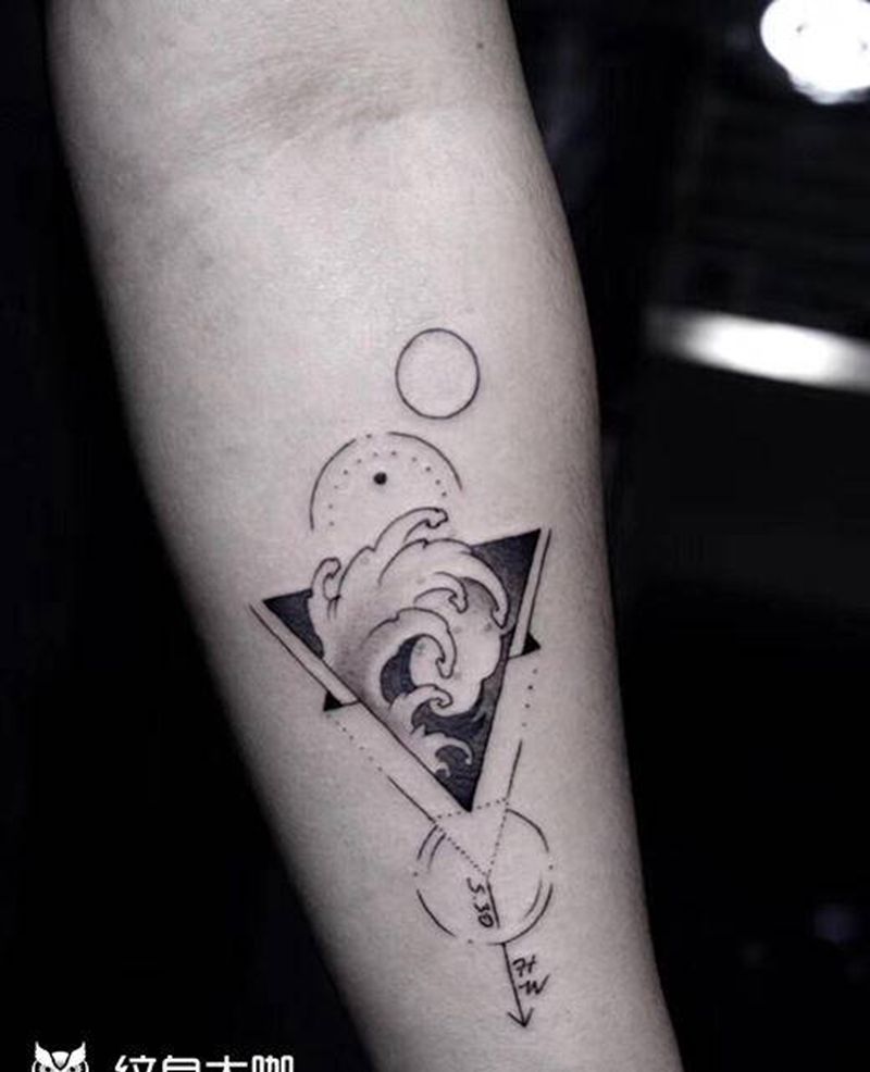 海浪 星星 太阳字母纹身纹身图片_手臂腿部点刺几何纹身图案