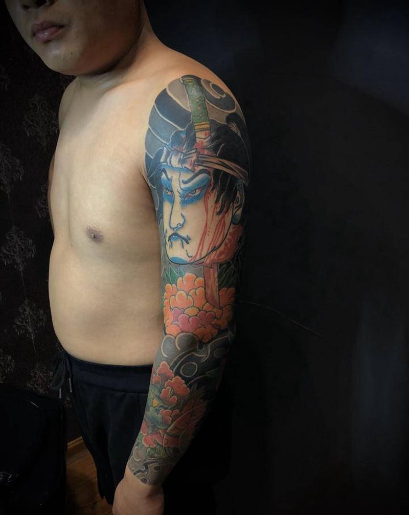 生首花臂纹身图片_手部老传统纹身图案