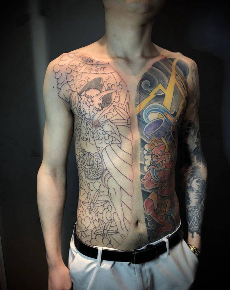 右侧开衫非本人纹身图片_腰部老传统纹身图案