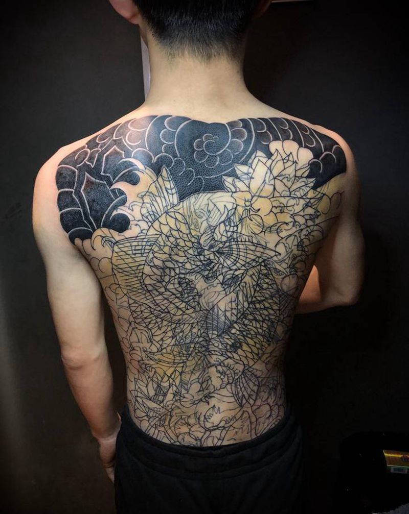 暴力遮盖纹身图片_背部老传统纹身图案