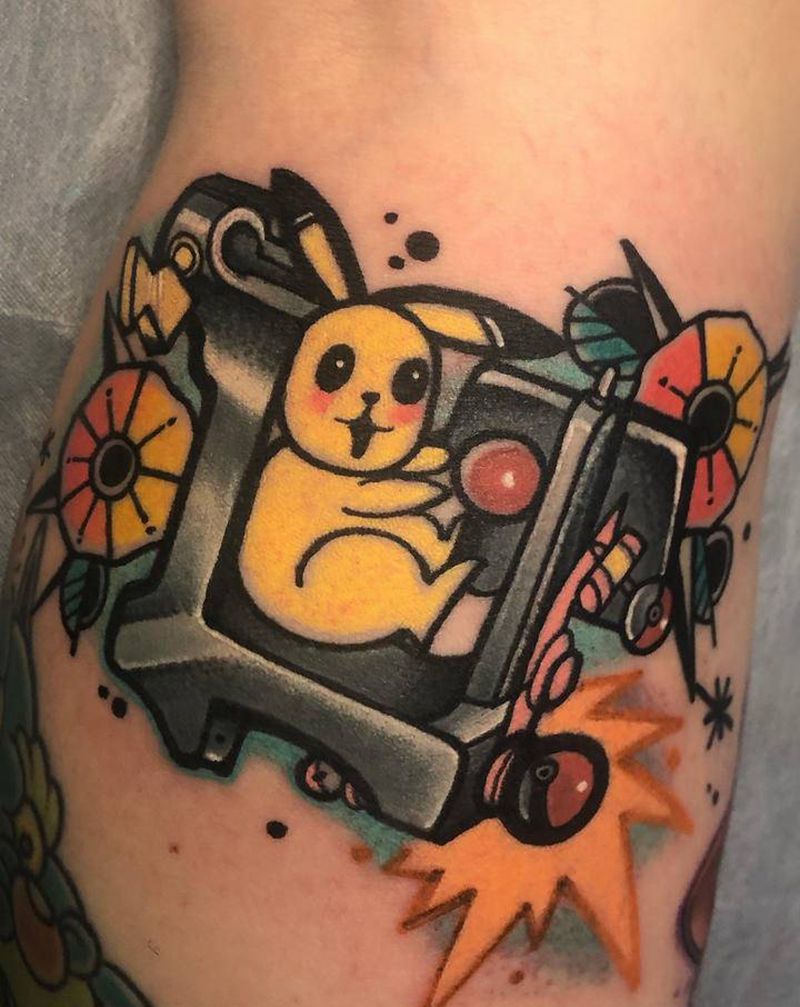 皮卡丘纹身图片_腿部Old School皮卡丘纹身图案