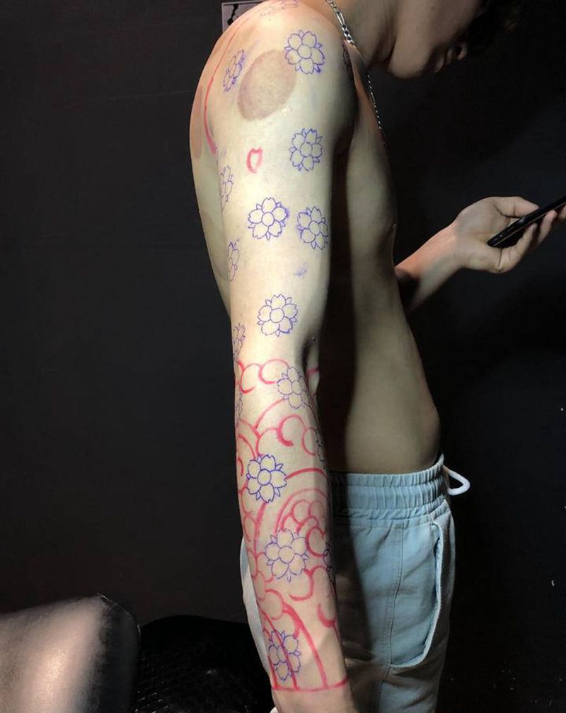 樱花臂纹身图片_手臂老传统纹身图案