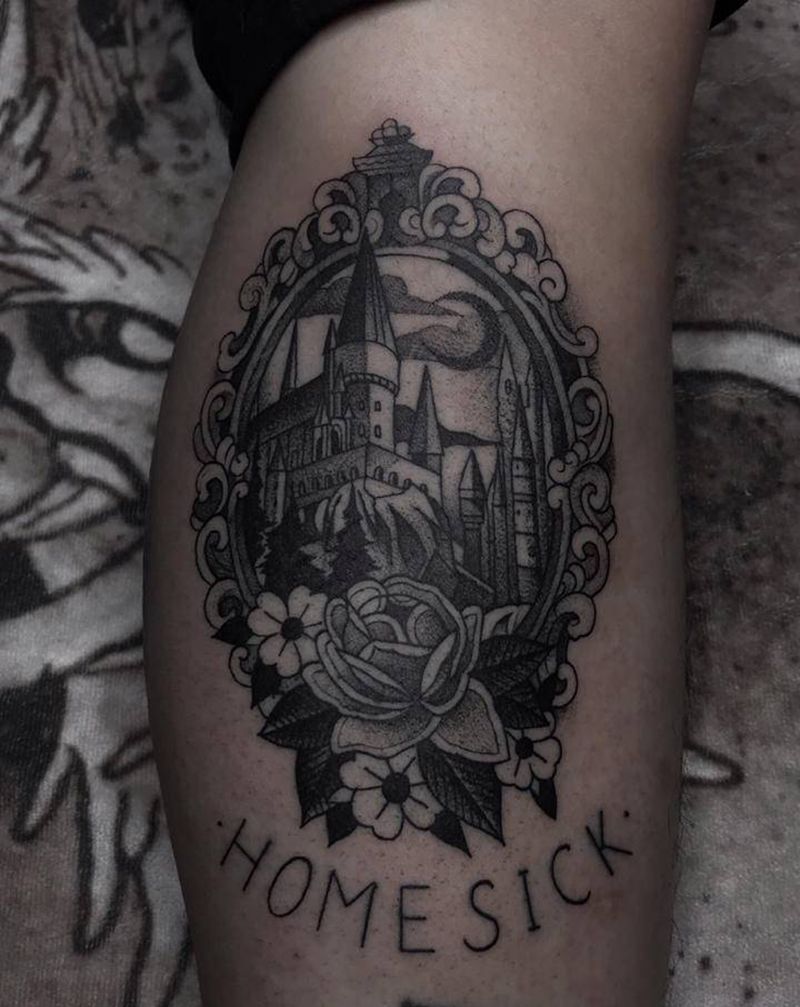 古堡纹身图片_腿部Old School纹身图案