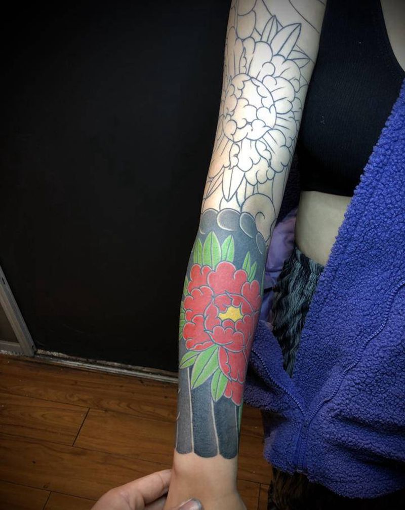 牡丹花臂纹身图片_老传统纹身图案