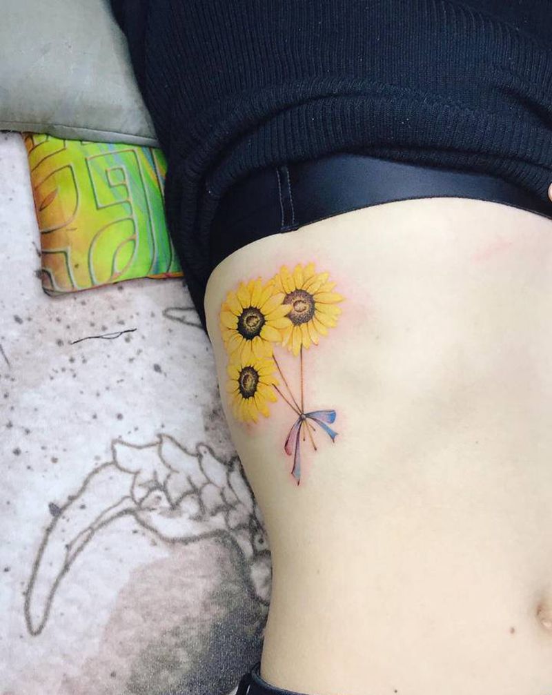 向日葵纹身图片_腹部腰部欧美写实水彩纹身图案