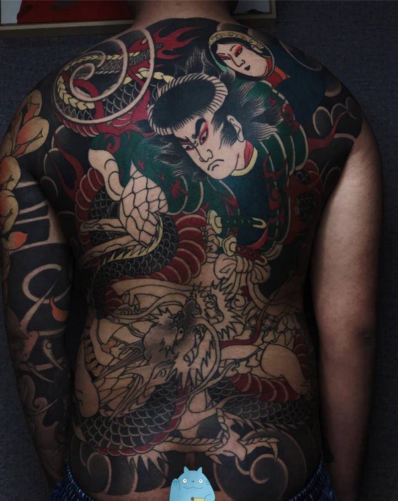 龙王太郎纹身图片_臀部背部老传统纹身图案