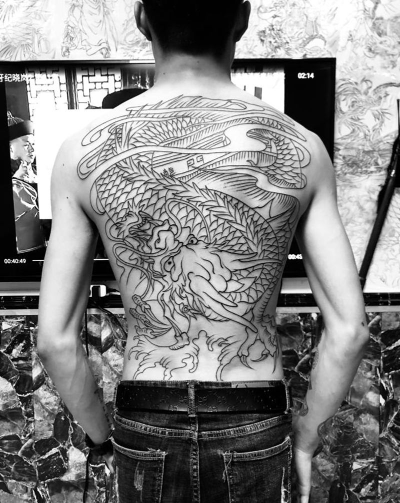 满背纹身图片_老传统纹身图案