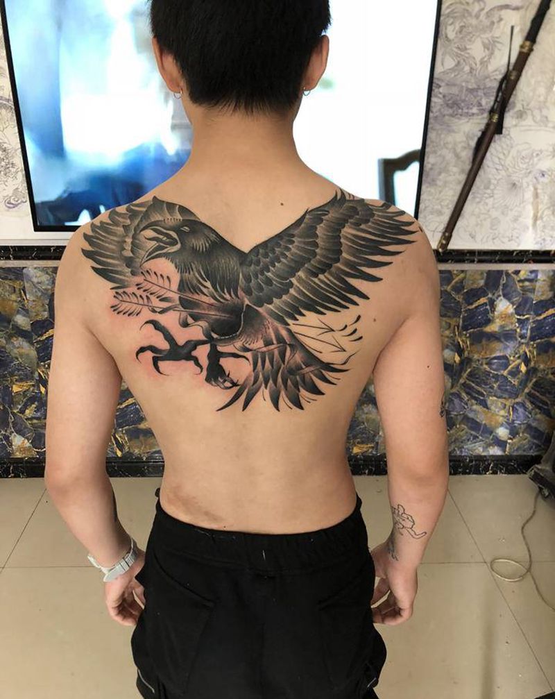 乌鸦纹身图片_老传统纹身图案