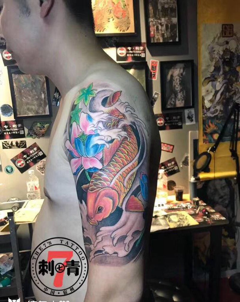 鲤鱼纹身图片_手部腿部新传统老传统纹身图案