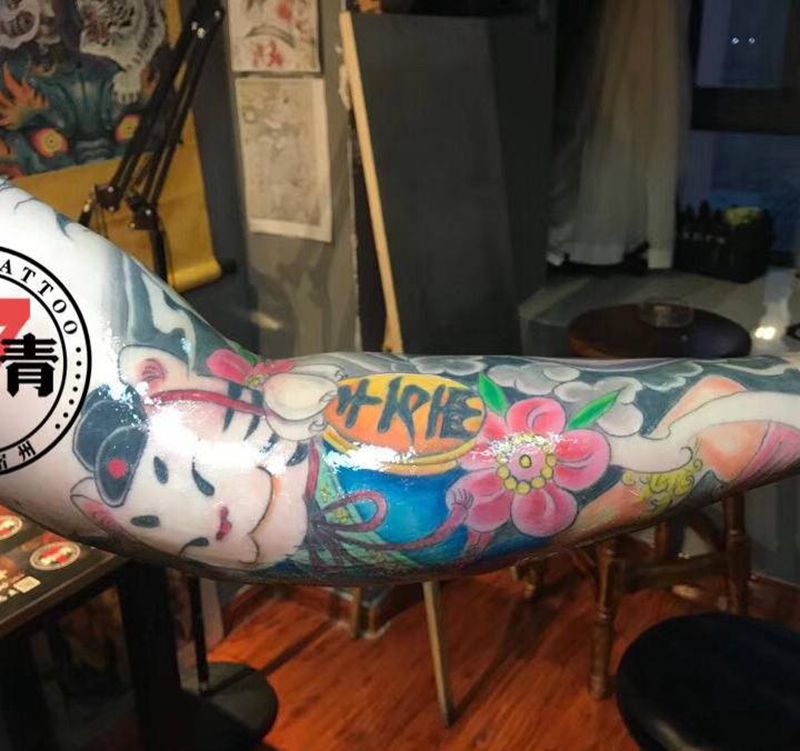 接花臂 招财猫 艺伎纹身图片_腿部手臂新传统老传统纹身图案