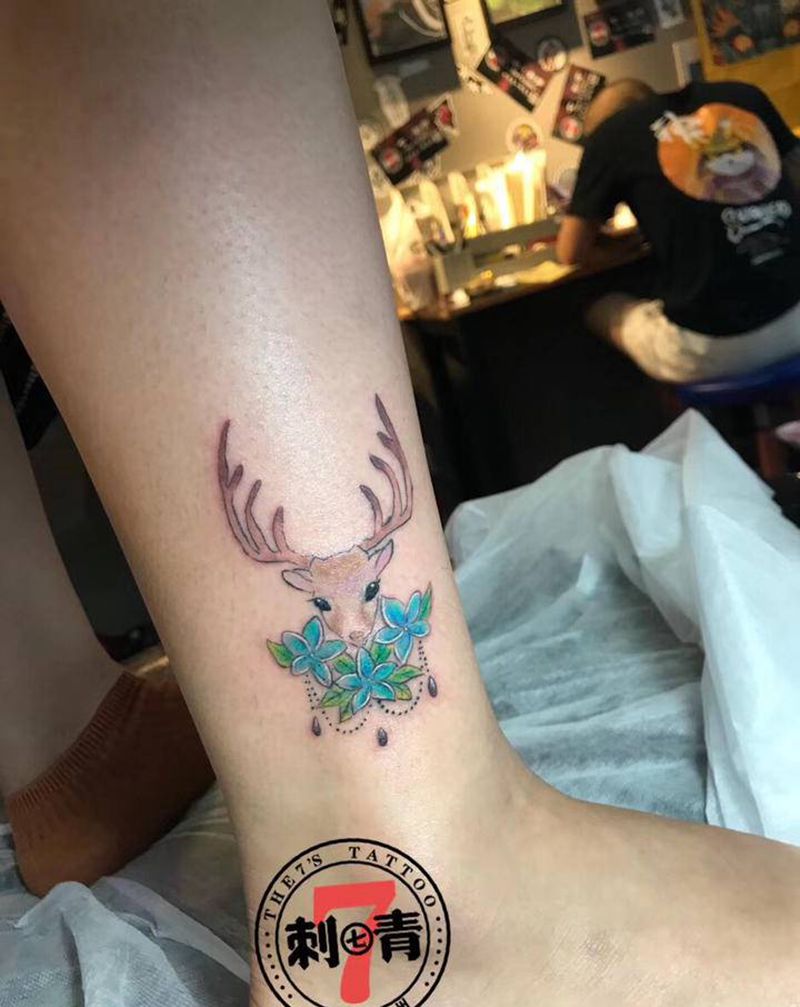 小鹿纹身图片_手部腿部水彩New School纹身图案