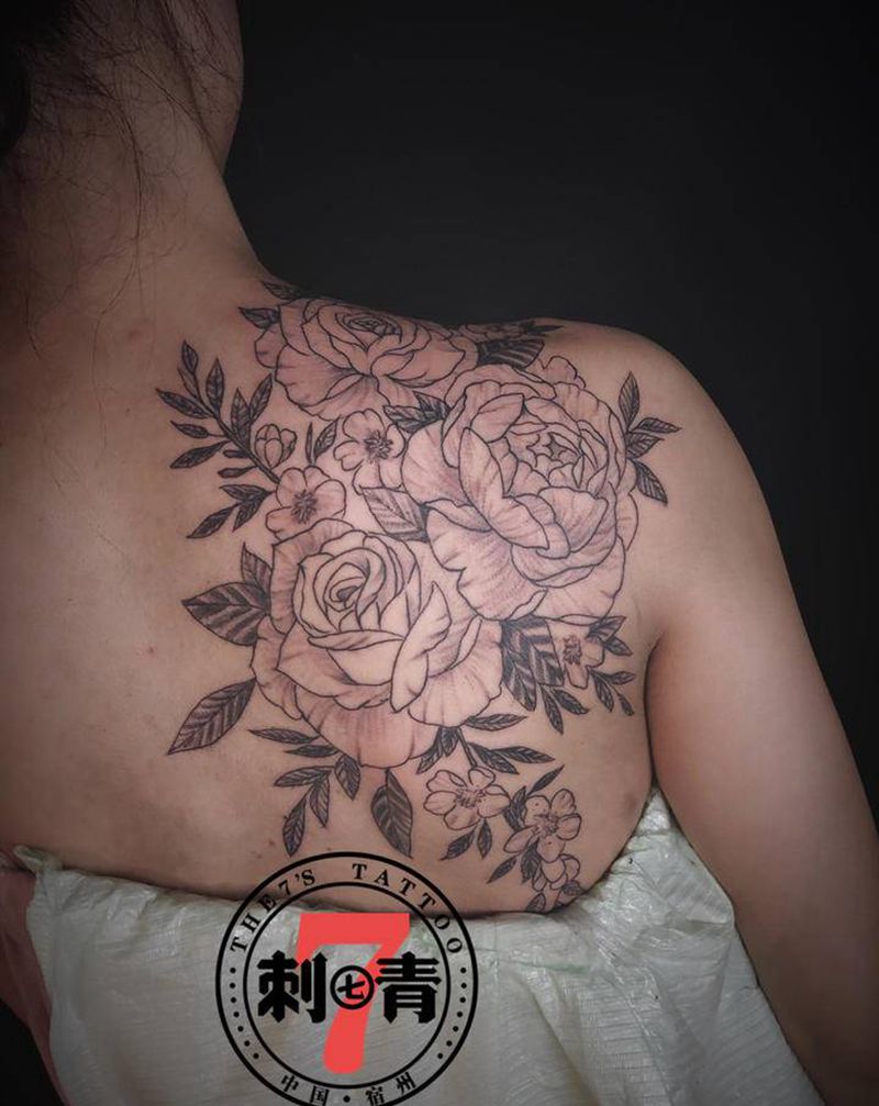 素花纹身图片_肩部背部点刺纹身图案