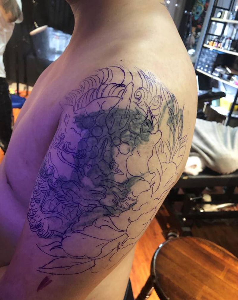 唐狮 遮盖纹身图片_手臂肩部老传统新传统纹身图案