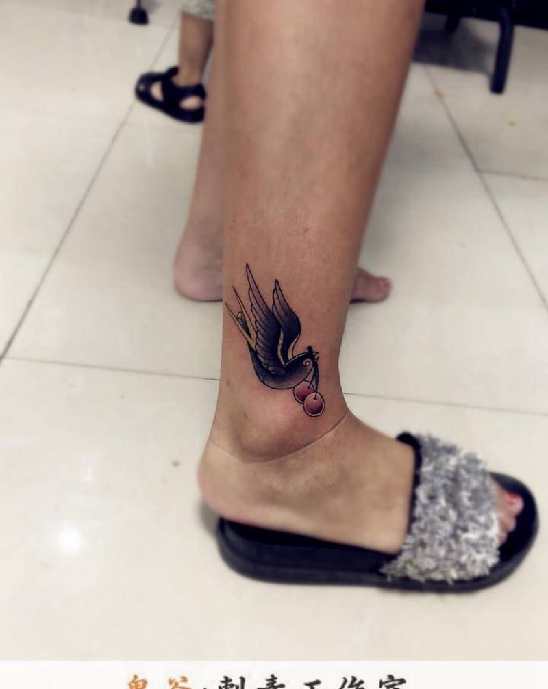 小燕子纹身图片_Old School纹身图案