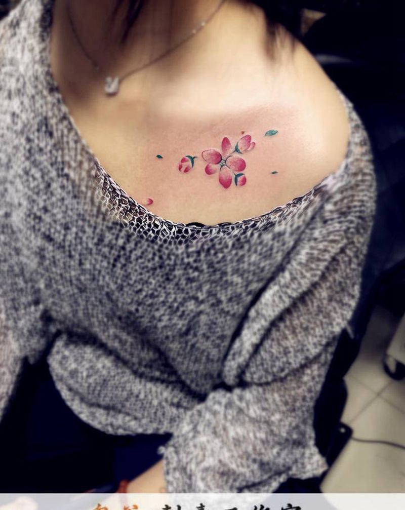 小清新纹身图片_胸部纹身图案