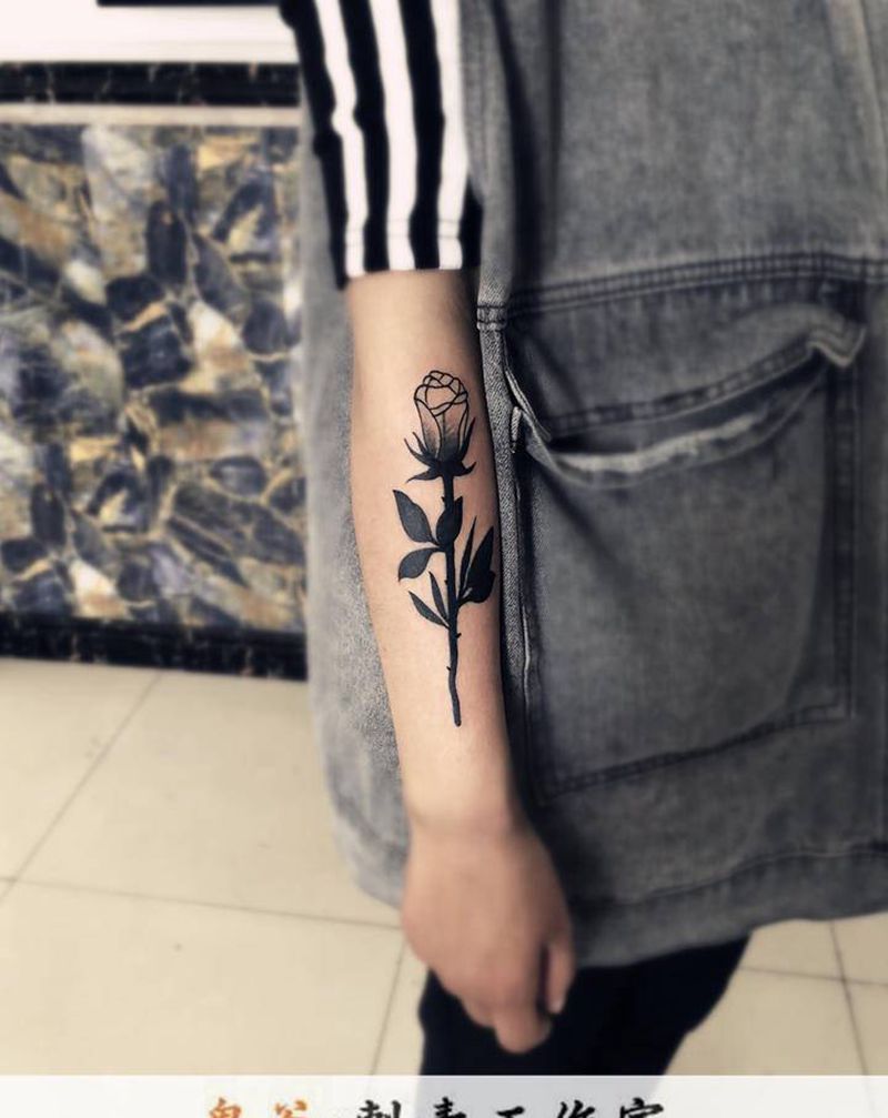 玫瑰纹身图片_背部纹身图案