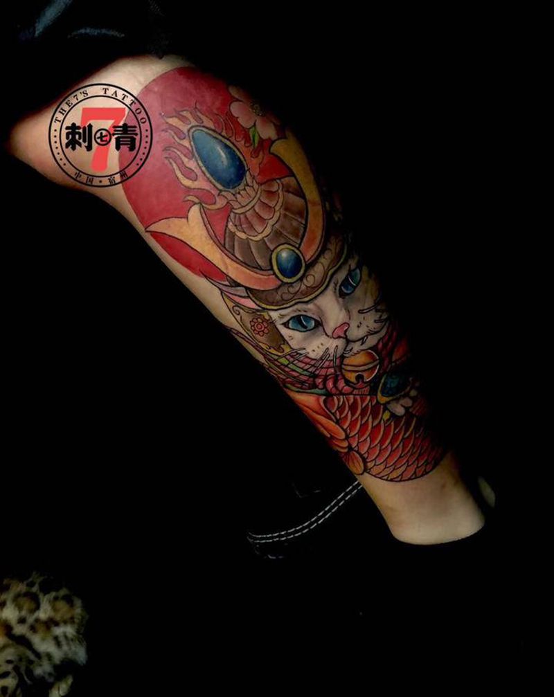 武士猫纹身图片_脚部手臂新传统老传统武士猫鲤鱼纹身图案