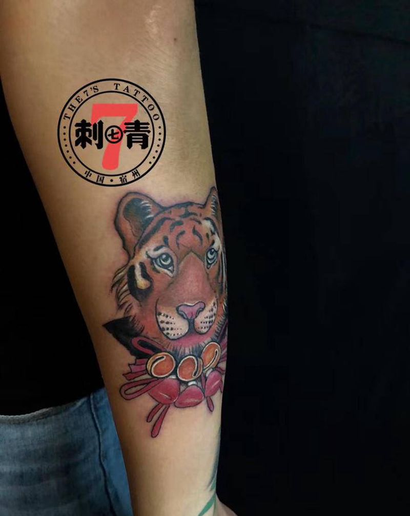 拼接花臂小老虎纹身图片_手臂手部New School欧美写实纹身图案