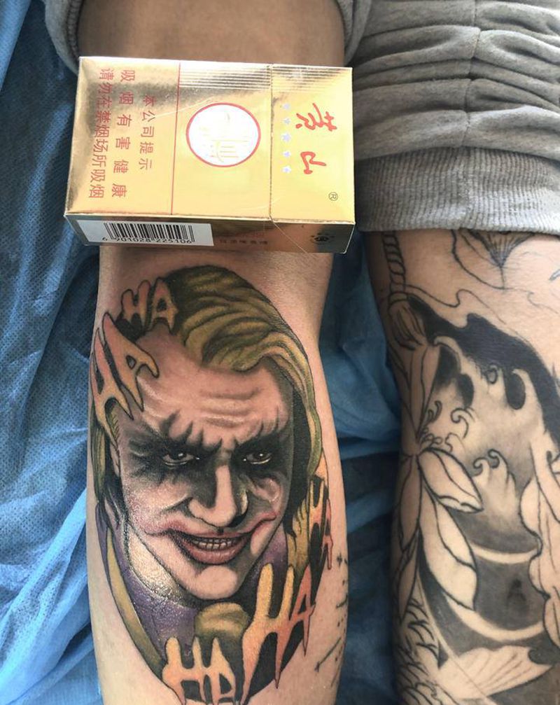 小丑纹身图片_腿部手臂欧美写实New School纹身图案
