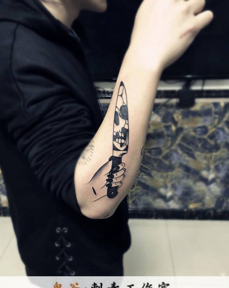匕首纹身图片_手臂纹身图案