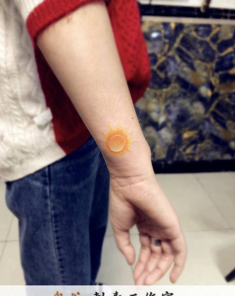 太阳纹身图片_手臂纹身图案