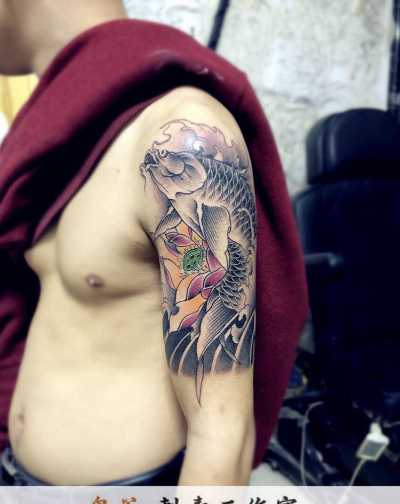 鱼纹身图片_新传统纹身图案