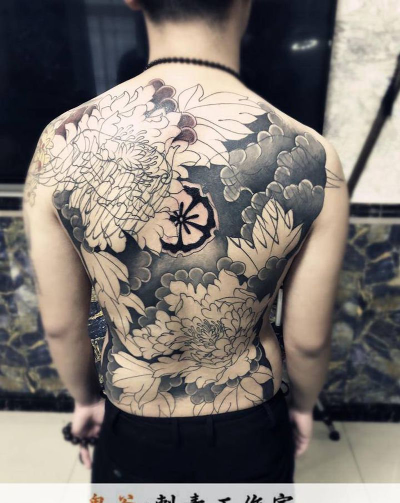 满背日式纹身图片_肩部纹身图案