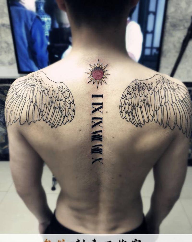 后背翅膀纹身图片_背部纹身图案