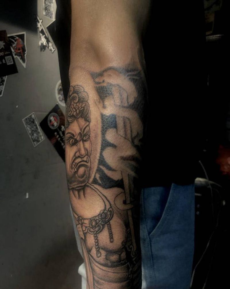 不动明王 接小臂纹身图片_手部手臂新传统老传统纹身图案