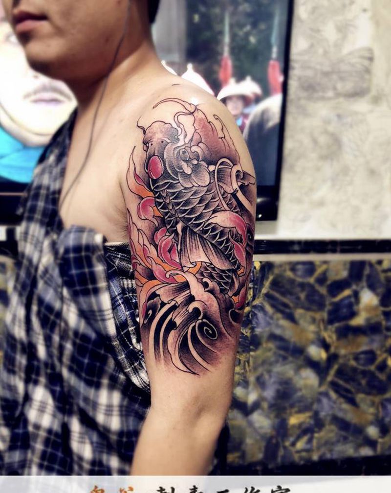 鱼纹身图片_新传统纹身图案