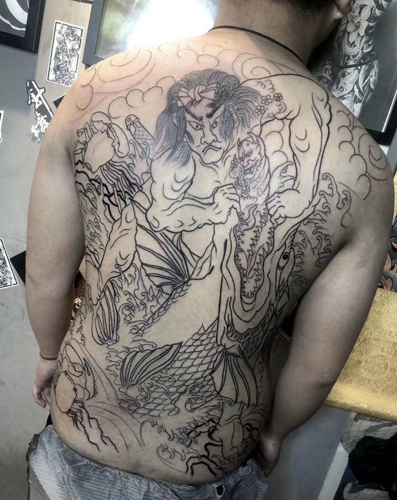 老传统满背线条纹身图片_背部腰部老传统新传统纹身图案