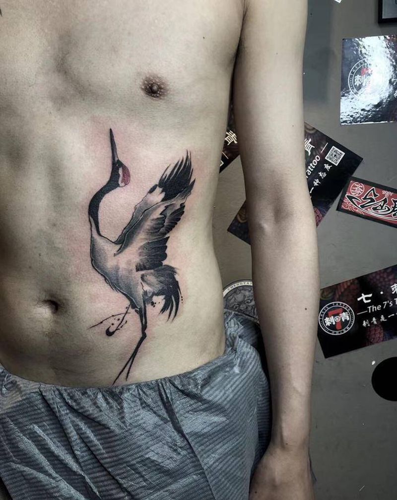 水墨风格 鹤纹身图片_腹部胸部水墨新传统纹身图案