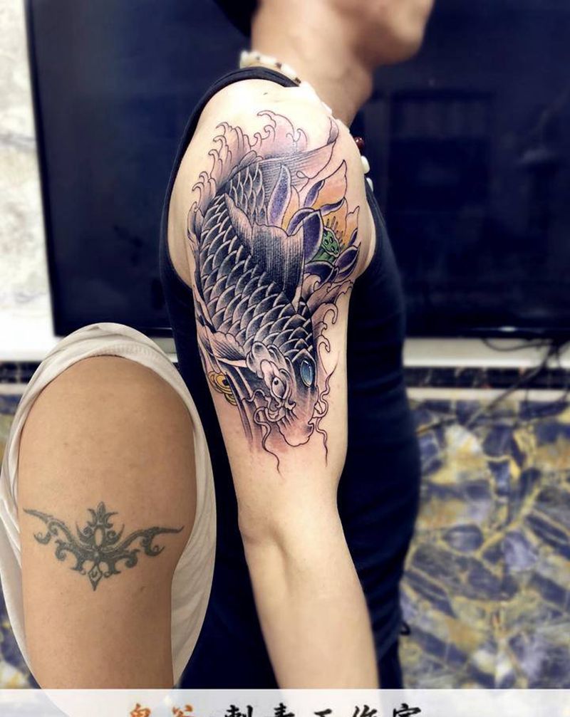鲤鱼纹身图片_新传统纹身图案