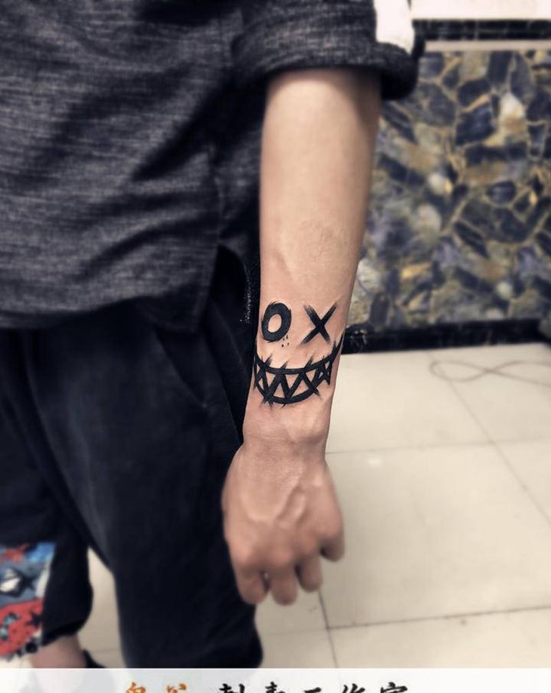 恶魔笑脸纹身图片_新传统纹身图案