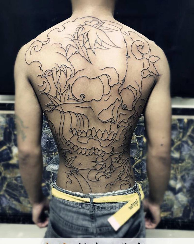 满背骷髅线条纹身图片_新传统纹身图案