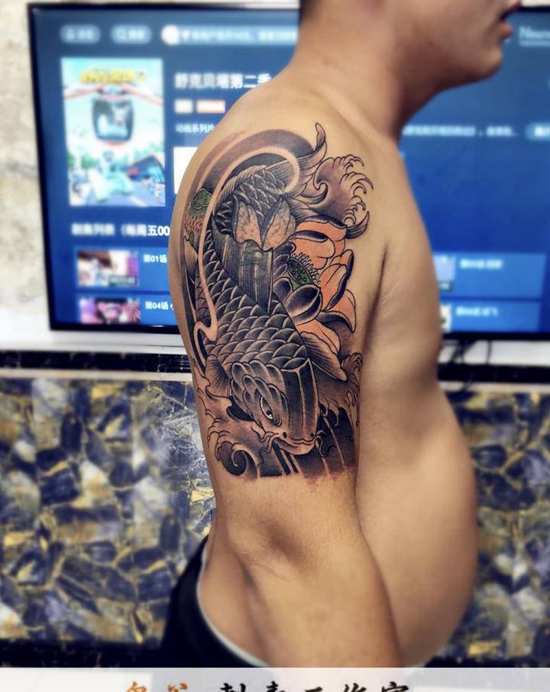 鱼纹身图片_新传统纹身图案