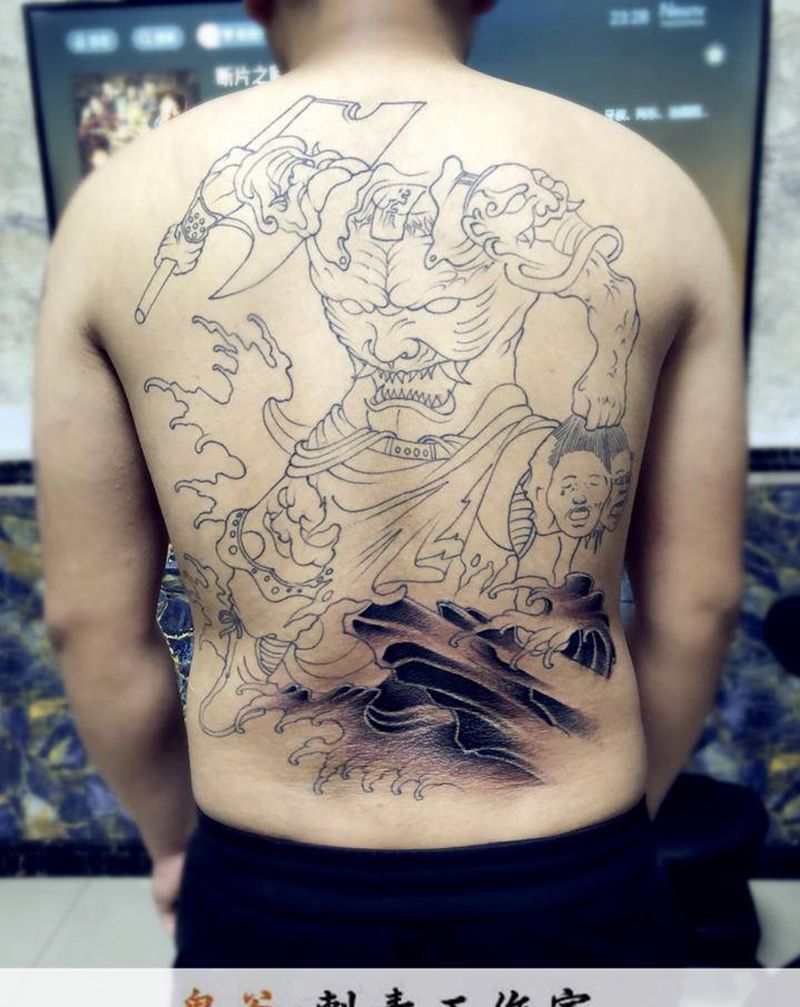 未完纹身图片_背部纹身图案