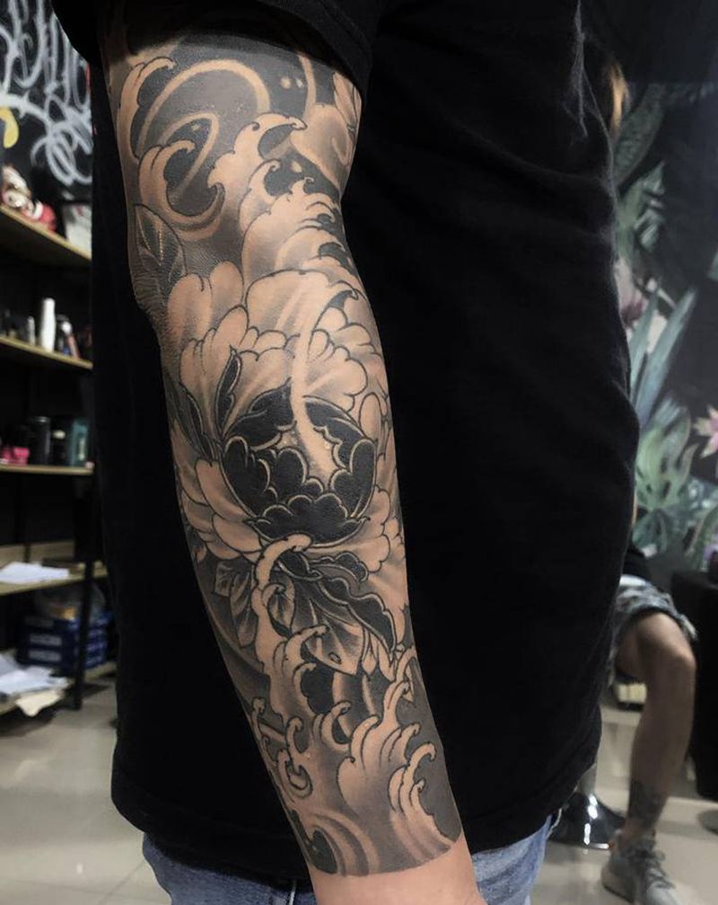 浪花牡丹纹身图片_手臂新传统纹身图案